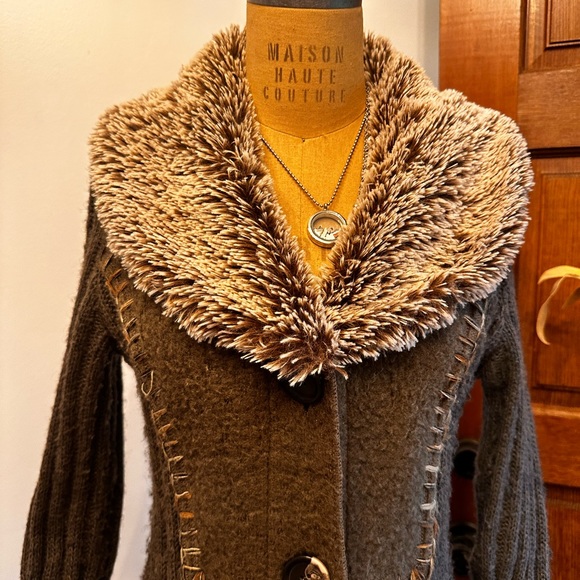 Sweater/coat - Picture 3 of 7